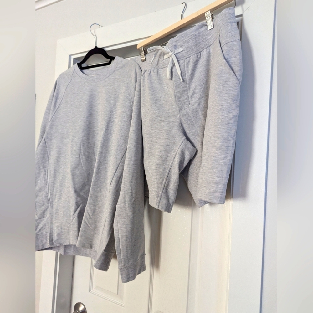 Uniqlo Light Gray Sweatshirt and Shorts Set